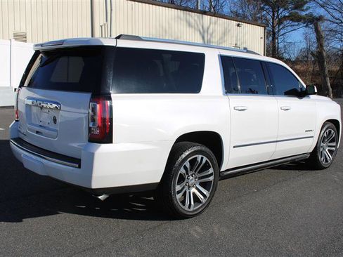 Used 2020 GMC Yukon XL Denali w/ Denali Premium Package image 8
