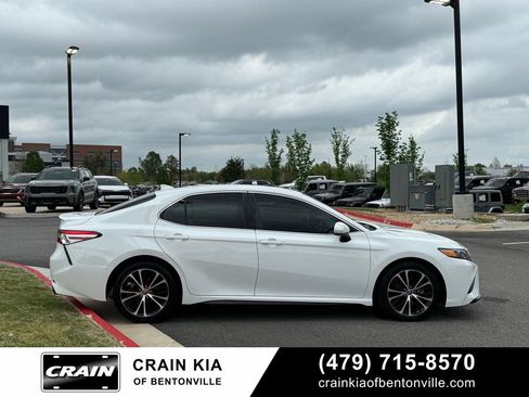 Used 2020 Toyota Camry SE FWD image 8