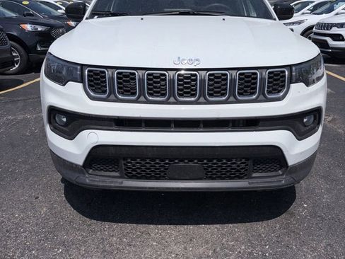 Used 2025 Jeep Compass Latitude AWD/4WD image 7