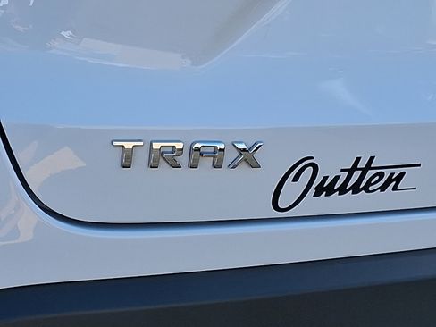 Used 2025 Chevrolet Trax LS image 30