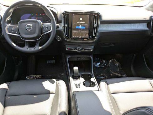 Used 2026 Volvo XC40 B5 Core AWD/4WD image 16