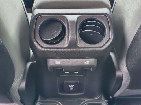 Used 2025 Jeep Gladiator Mojave AWD/4WD image 28