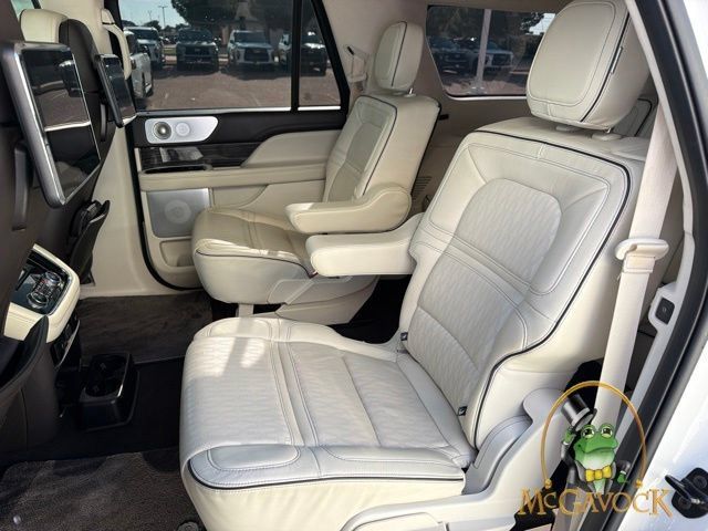 Used 2021 Lincoln Navigator L Black Label w/ Special Edition Package AWD/4WD image 26