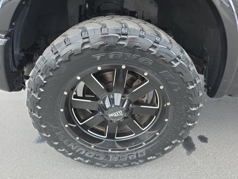 Used 2015 Ford F150 Platinum w/ Equipment Group 701A Luxury AWD/4WD image 32