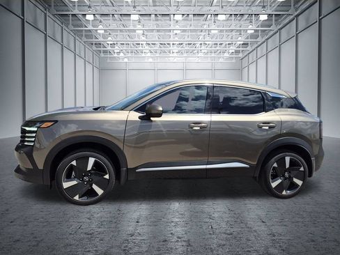 Used 2025 Nissan Kicks SR AWD/4WD image 2