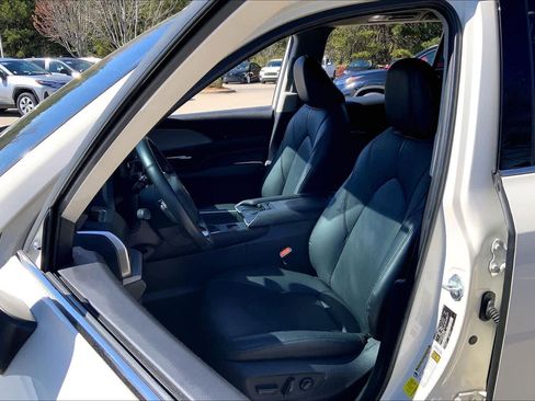 Used 2024 Toyota Grand Highlander Limited image 8