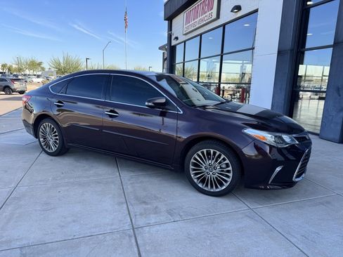 Used 2017 Toyota Avalon Limited image 2
