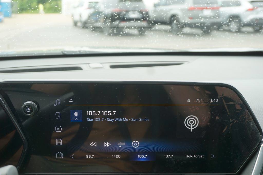 Used 2024 Chevrolet Trax RS w/ Sunroof Package FWD image 13