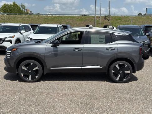 New 2026 Nissan Kicks SR w/ Cold Weather Package FWD image 2