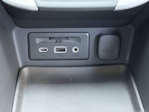 Used 2024 GMC Terrain SLT w/ Infotainment Package II AWD/4WD image 32
