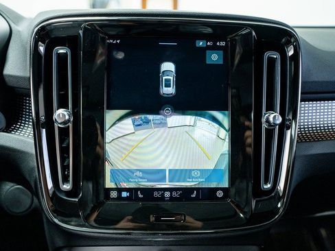 Used 2021 Volvo XC40 P8 Recharge w/ Advanced Package image 46