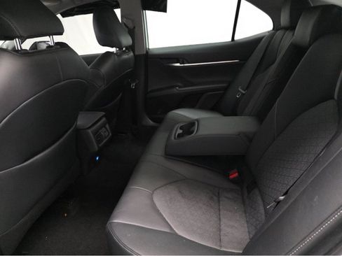 Used 2019 Toyota Camry XSE w/ Navigation Package FWD image 5