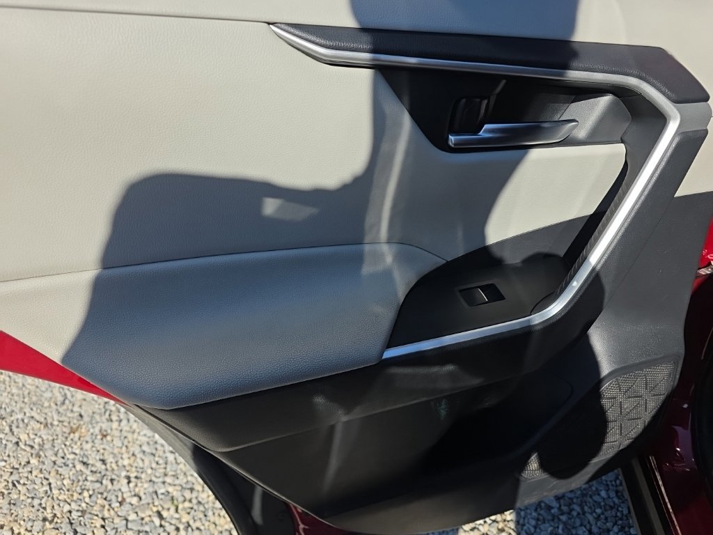 Certified 2022 Toyota RAV4 XLE Premium AWD/4WD image 15