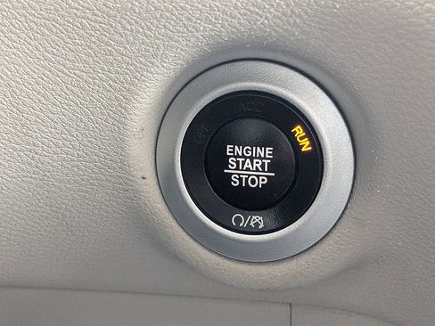 Used 2024 Chrysler Pacifica Touring-L FWD image 43