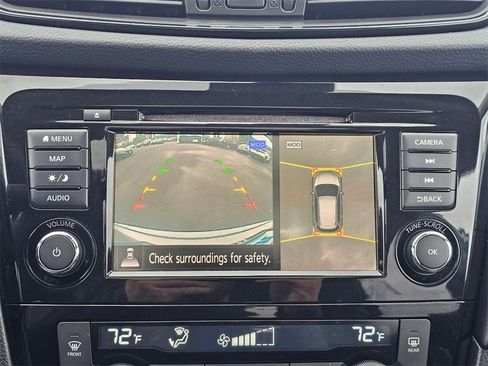 Used 2018 Nissan Rogue SL w/ Premium Package image 16