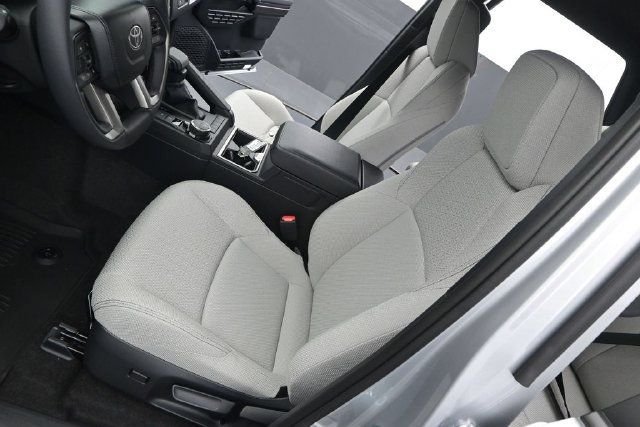 New 2026 Toyota 4Runner SR5 AWD/4WD image 9