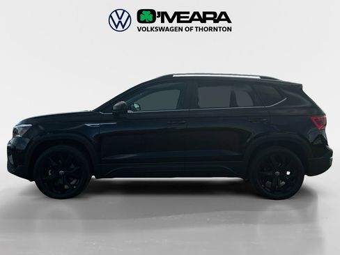 Used 2022 Volkswagen Taos SE w/ Panoramic Sunroof Package image 2