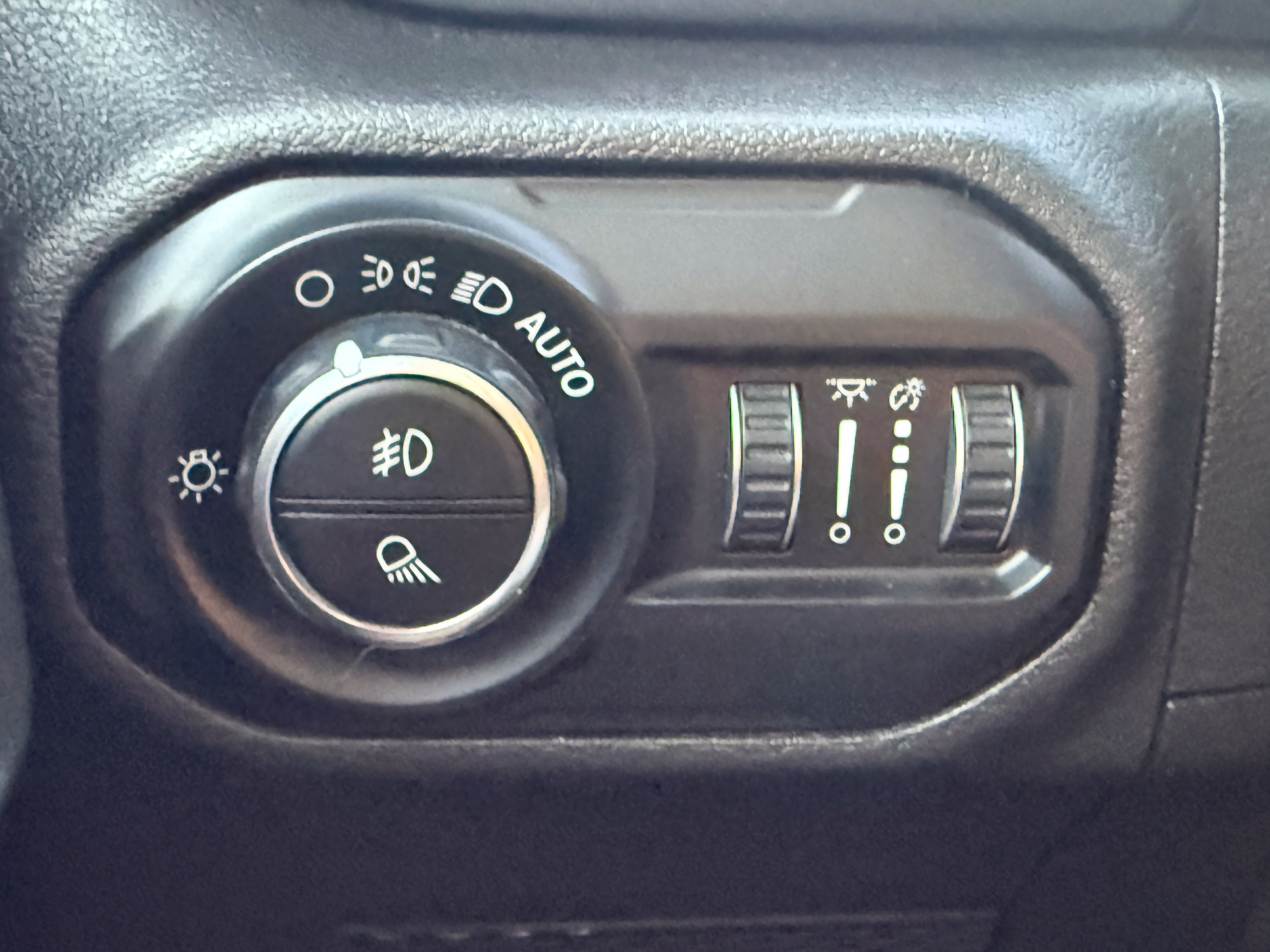 Used 2021 Jeep Gladiator Mojave w/ Cold Weather Group AWD/4WD image 13