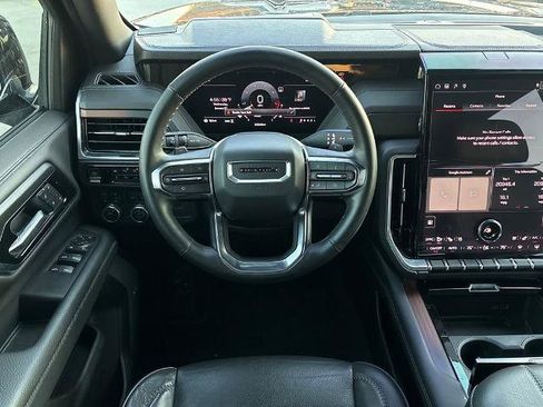 Used 2025 GMC Yukon Denali AWD/4WD image 18