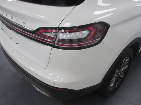 Used 2023 Lincoln Nautilus AWD w/ Premium Package image 11