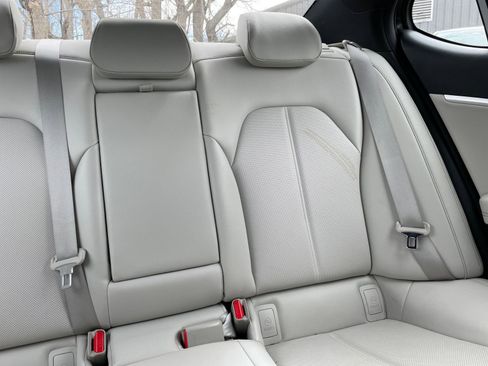 Used 2025 Genesis G70 2.5T image 40