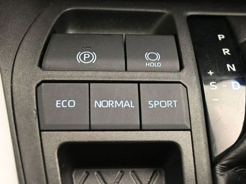 Used 2020 Toyota RAV4 XLE FWD image 28