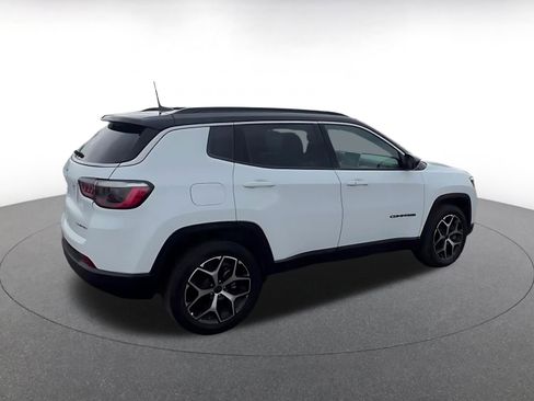 Used 2025 Jeep Compass Limited image 15