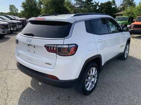 Used 2023 Jeep Compass Latitude AWD/4WD image 12