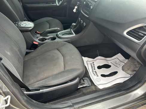 Used 2012 Dodge Avenger SE FWD image 12