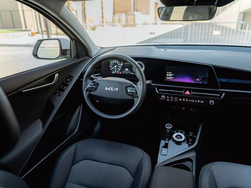 Used 2023 Kia Niro Wind FWD image 18