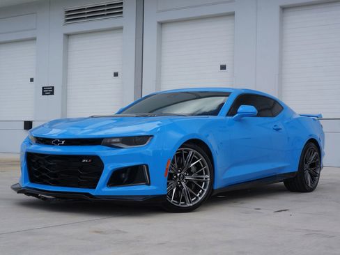 Used 2022 Chevrolet Camaro ZL1 image 4