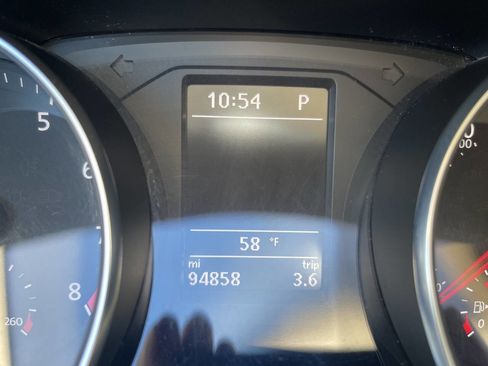 Used 2018 Volkswagen Passat 2.0T R-Line image 12