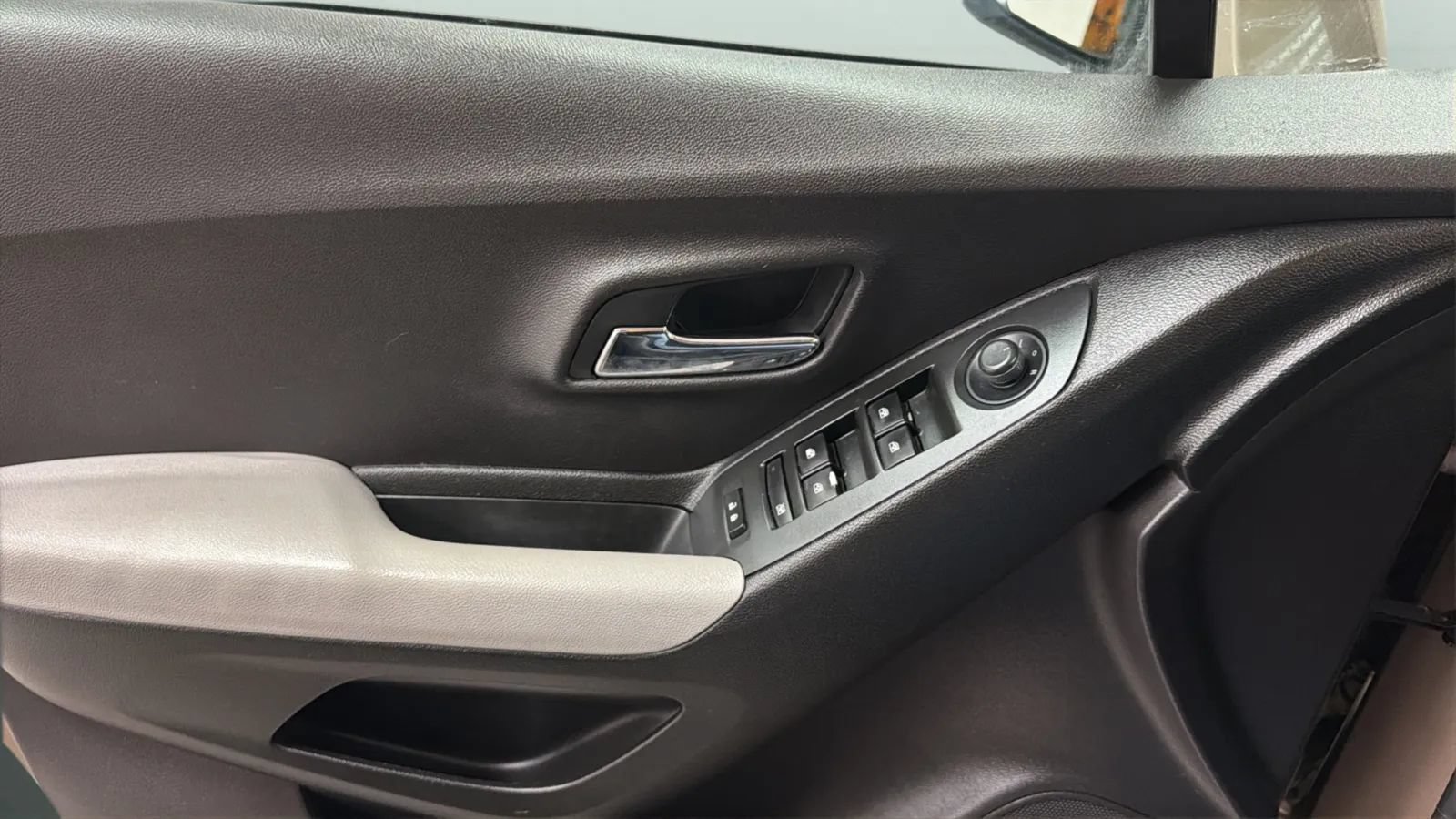 Used 2018 Chevrolet Trax LT w/ Driver Confidence Package FWD image 17