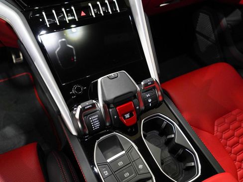 Used 2020 Lamborghini Urus AWD/4WD image 12