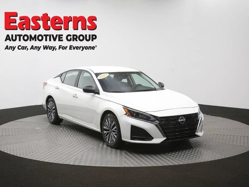 Used 2025 Nissan Altima 2.5 SV FWD image 47