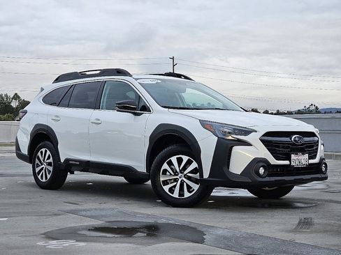 Certified 2025 Subaru Outback Premium image 4