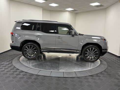 Used 2025 Lexus GX 550 w/ Accessory Package (2T) AWD/4WD image 8