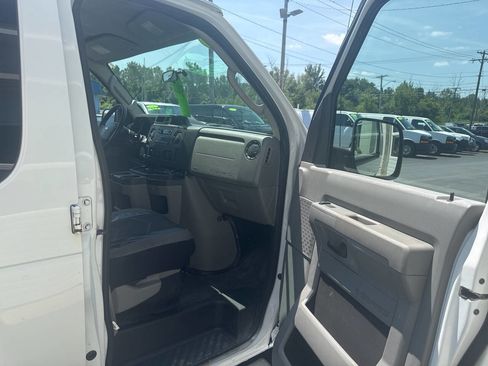 Used 2009 Ford E-250 and Econoline 250 image 8