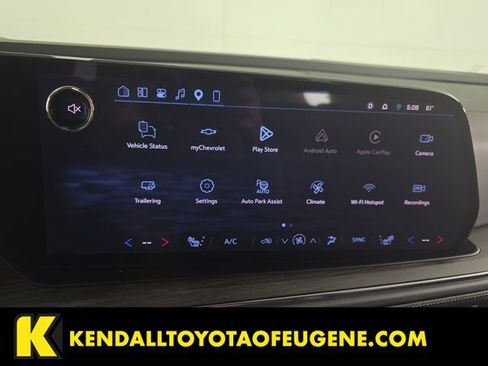Used 2025 Chevrolet Suburban Z71 AWD/4WD image 14