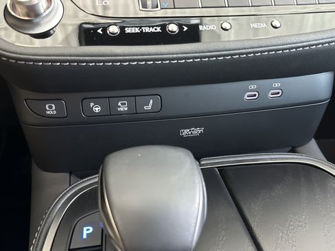 Used 2023 Lexus LS 500h AWD w/ Luxury Package image 48