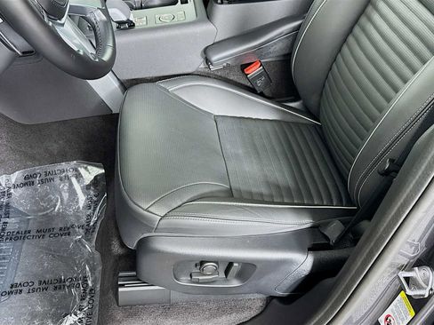 Used 2024 Land Rover Discovery Metropolitan Edition image 20