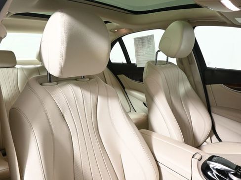 Used 2018 Mercedes-Benz E 400 4MATIC Sedan image 33