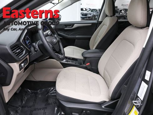 Used 2022 Ford Escape SE FWD image 14