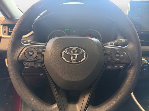 Used 2022 Toyota RAV4 XLE w/ Convenience Package FWD image 13