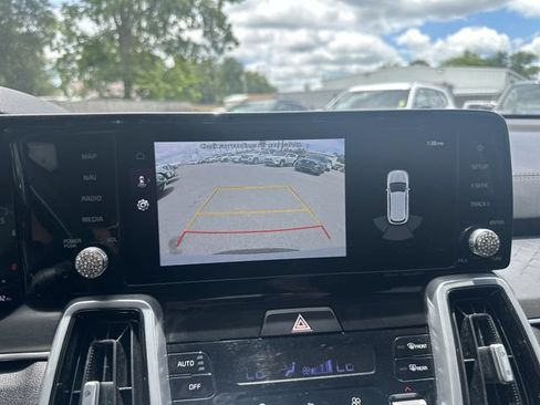 Used 2023 Kia Sorento SX AWD/4WD image 11