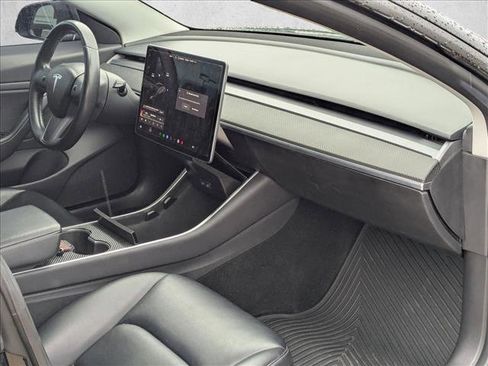Used 2019 Tesla Model 3 Standard Range image 23