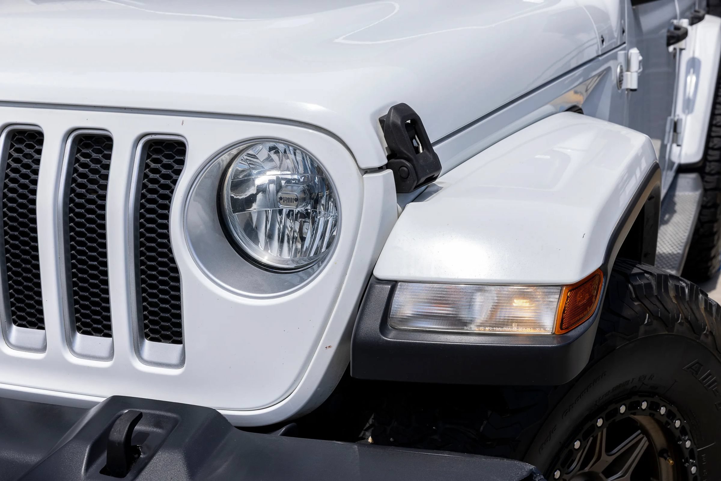 Used 2019 Jeep Wrangler Unlimited Sahara AWD/4WD image 8