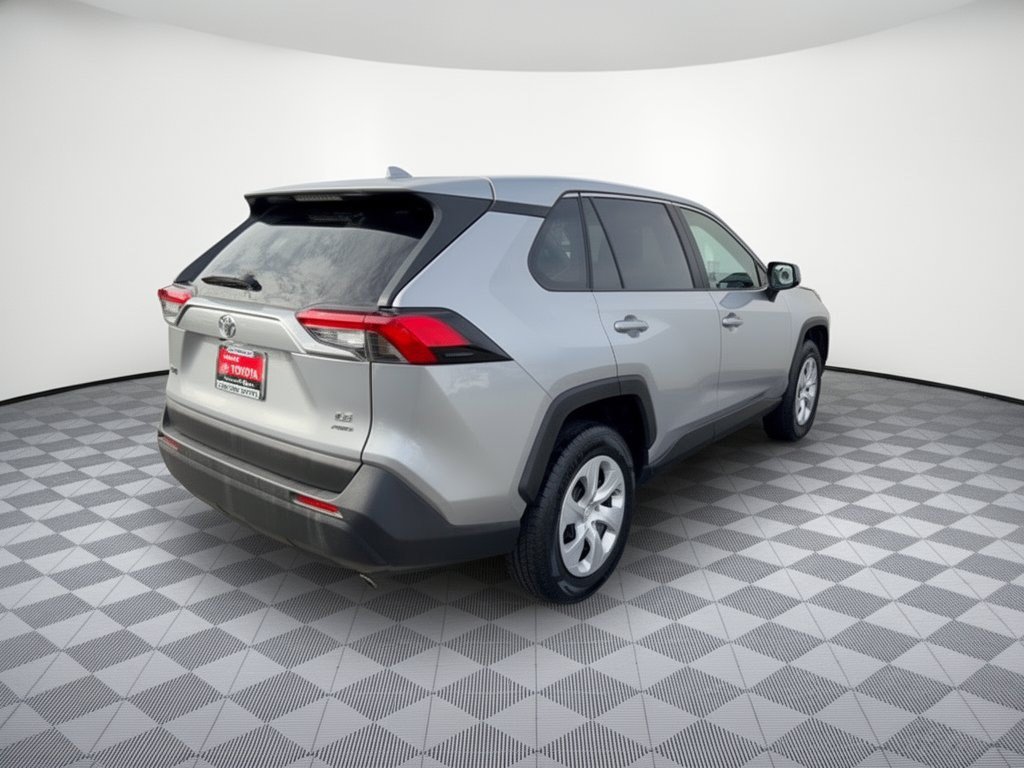 Used 2025 Toyota RAV4 LE AWD/4WD image 9