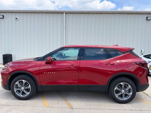 Used 2023 Chevrolet Blazer LT FWD image 2