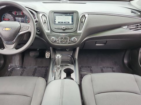 Used 2017 Chevrolet Malibu LT image 14